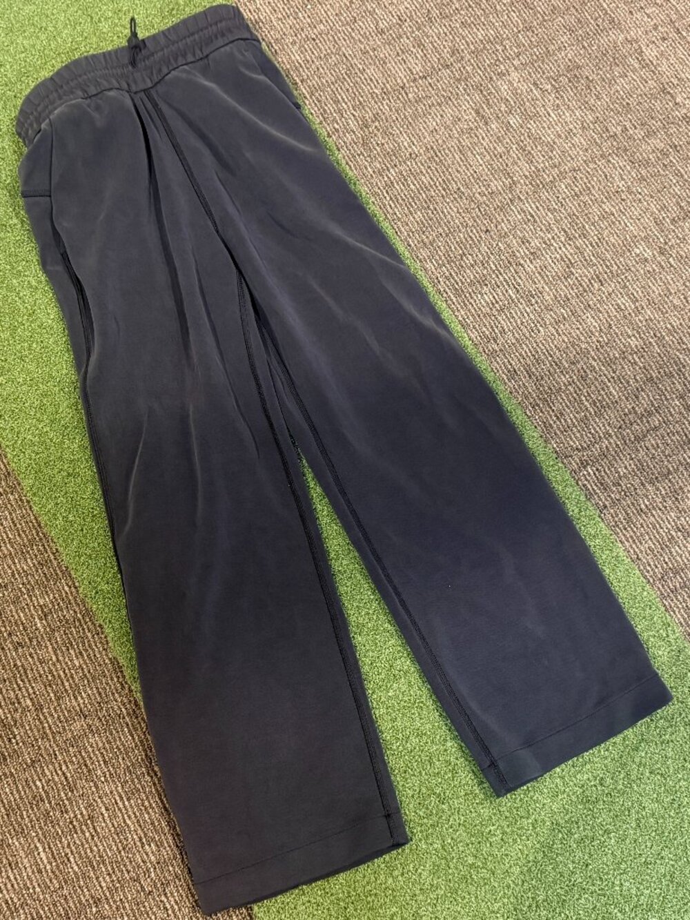 Lululemon Women's Sweat Pants - Size 2